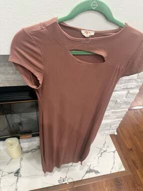 Zenana Cutout Ribbed Midi Dress Size L good on M Mauve Pink Short Sleeve